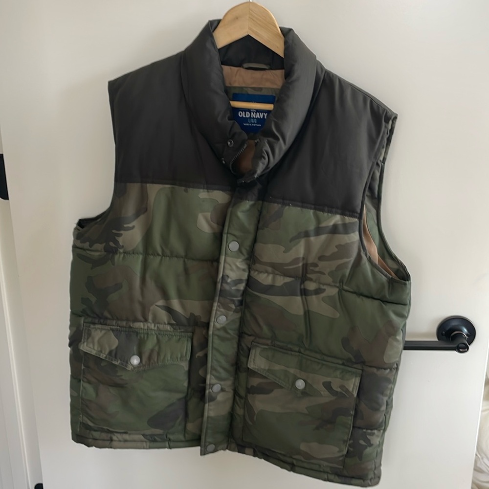 Camouflage Puffer Vest - Size Large